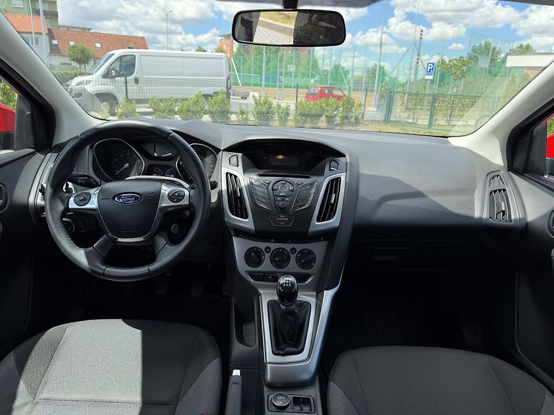 Ford Focus (2014) 1.6i 77 kW/park. senzor - fotka 12 z 19