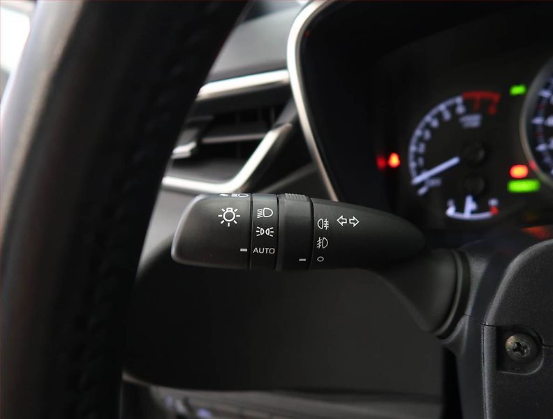 Toyota Corolla (2022) 2.0 Hybrid, digi klima - fotka 20 z 21