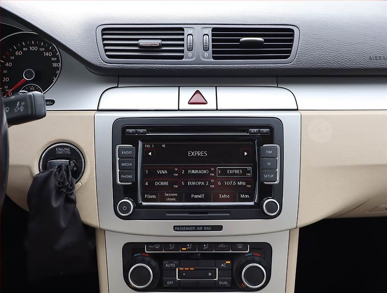 Volkswagen Passat CC (2009) 2.0 TDI, Park. senzory - fotka 12 z 16