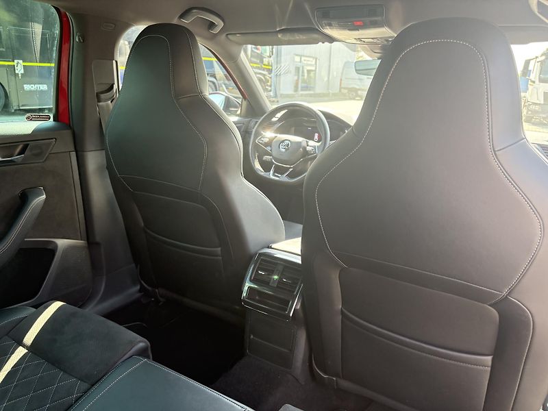 Škoda Superb (2023) Sportline 2.0TDI DSG - fotka 11 z 11