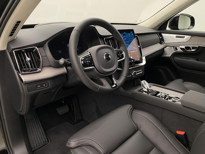 Volvo XC90 (2026) T8 AWD RECHARGE DARK ULTRA - fotka 28 z 76