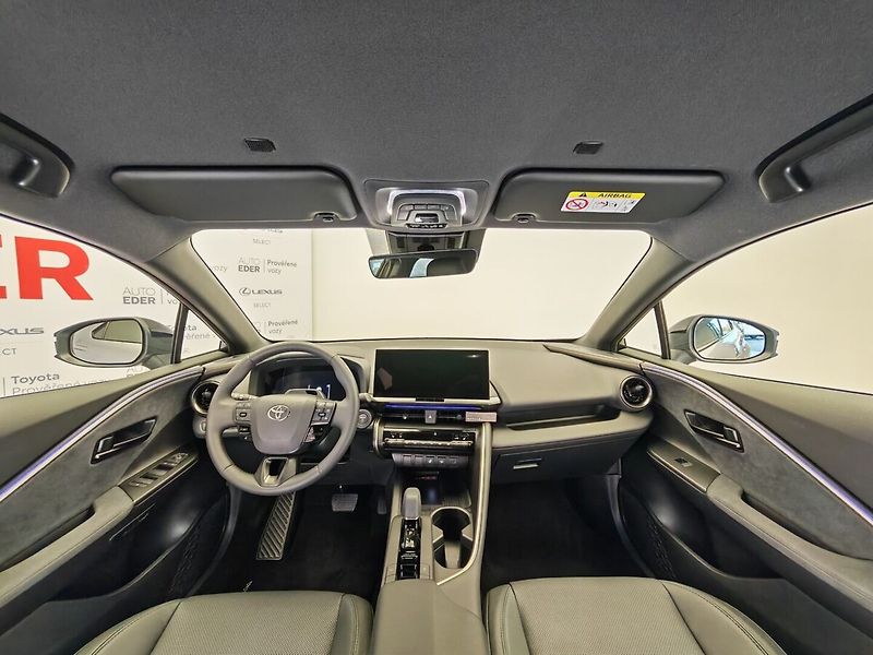 Toyota C-HR 2.0 Plug - in Hybrid ( 220k ) - fotka 11 z 37
