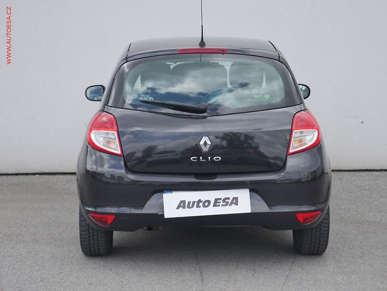 Renault Clio (2011) 1.2i, AC, temp - fotka 5 z 18