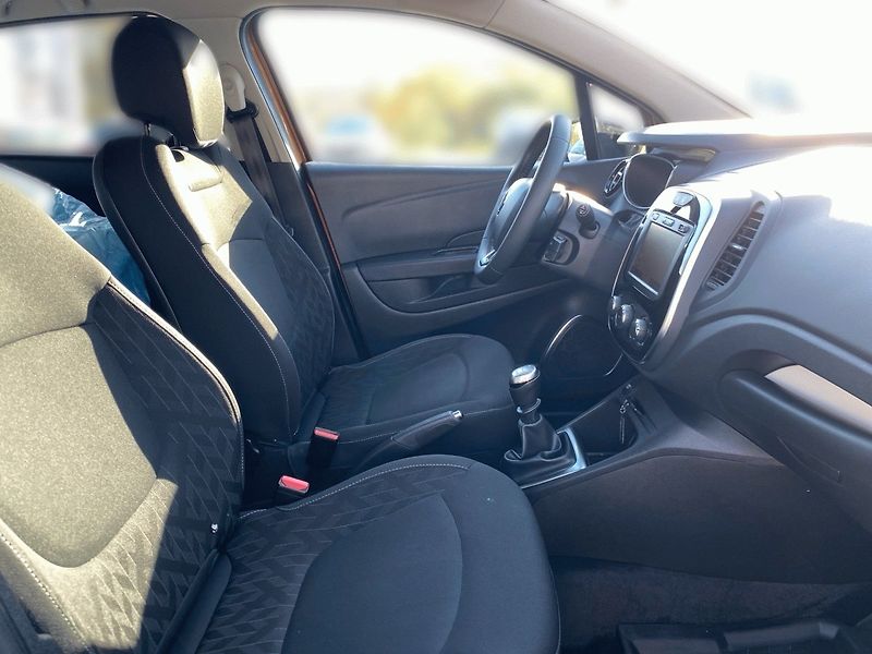 Renault Captur (2019) Limited TCe 130 - fotka 24 z 27