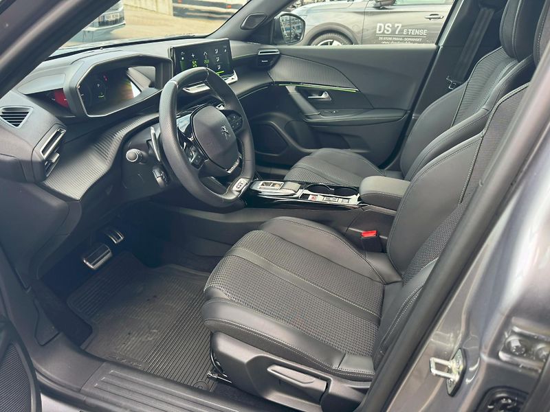 Peugeot 2008 GT 1.2 PureTech 96 kW - fotka 10 z 20