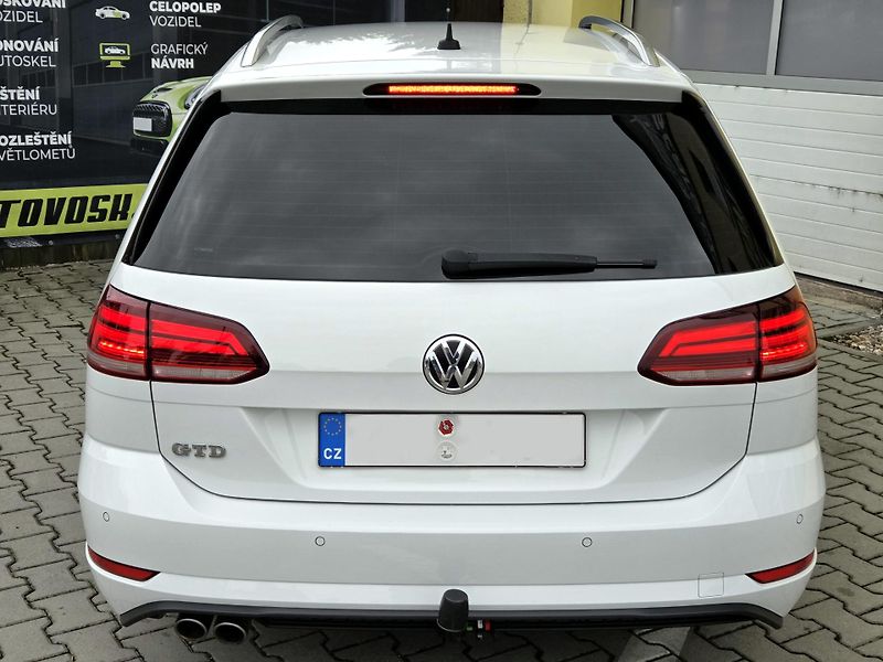Volkswagen Golf 2,0GTD 135kW DSG, DPH, SERVIS  - fotka 13 z 51