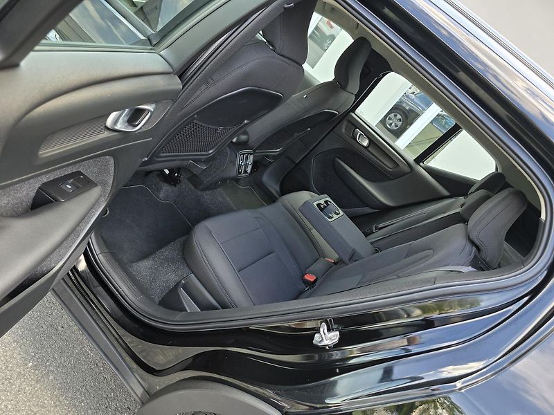 Volvo XC40 - fotka 29 z 36