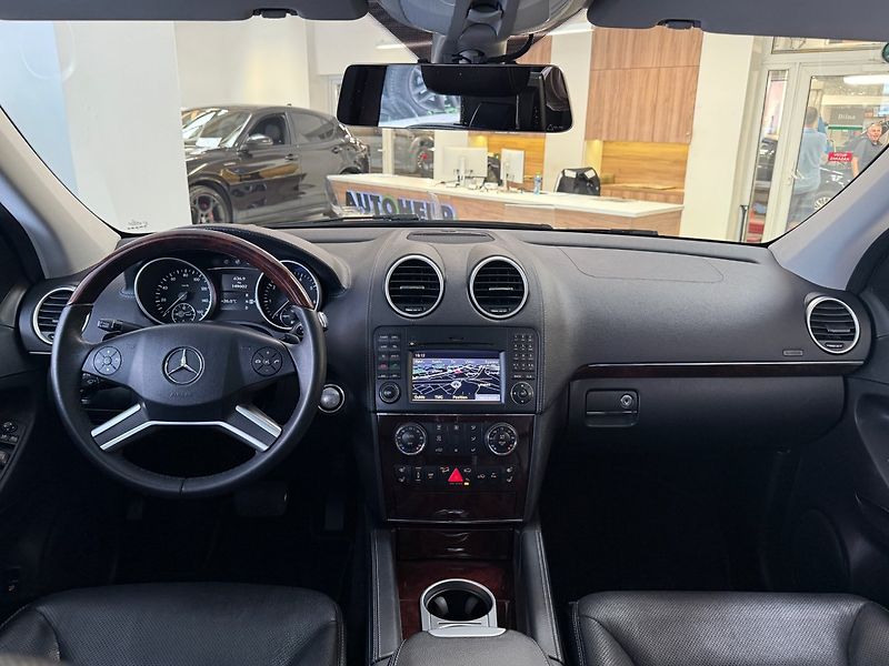 Mercedes-Benz GL (2009) 550 4MATIC - fotka 13 z 34