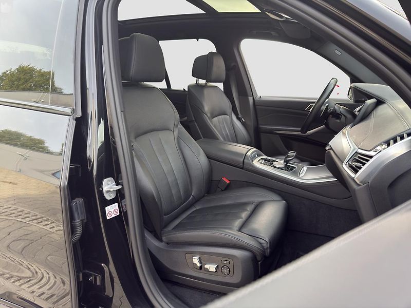 BMW X5 xDrive40i - fotka 13 z 22