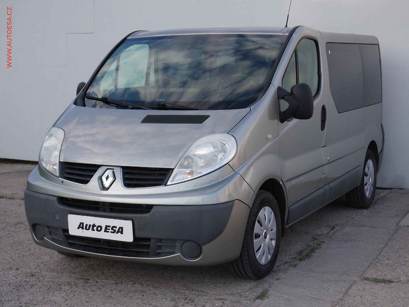 Renault Trafic (2009) 2.0dCi 8míst, AC, 84kW, STK1 - fotka 3 z 15