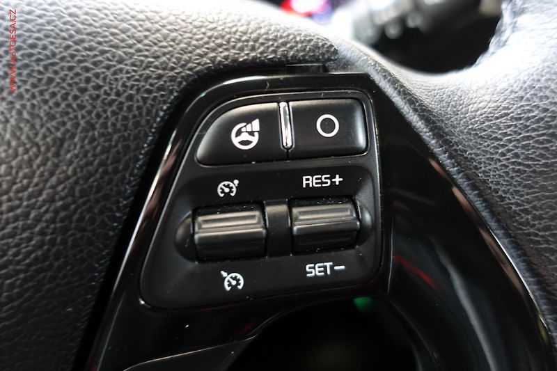 Kia Ceed (2016) 1.6CRDi, Navi, AC - fotka 17 z 23