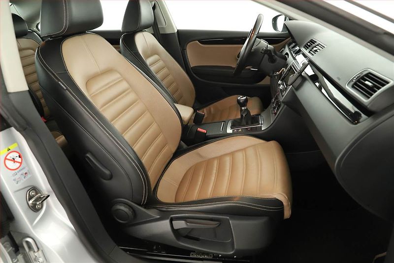 Volkswagen Passat CC (2011) Exclusive 2.0 TDI BMT, Navi - fotka 7 z 15