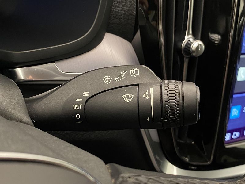 Volvo V60 T6 AWD RECHARGE CORE REZERVACE - fotka 22 z 45