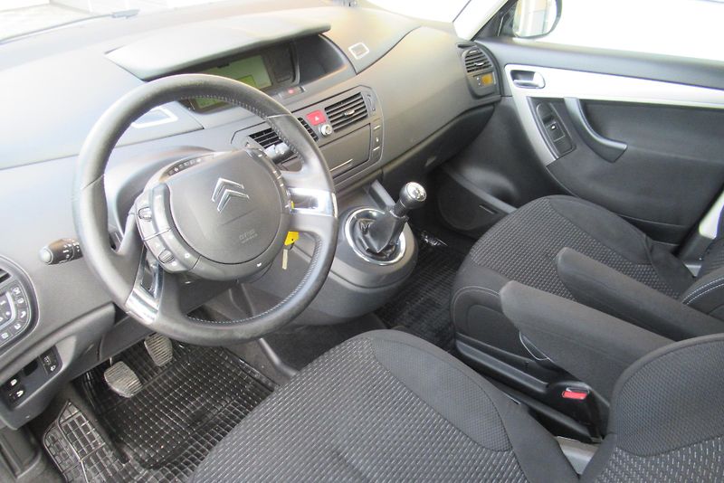 Citroën Grand C4 Picasso 1.6 HDi AUT. KLIMA 7 míst - fotka 8 z 19