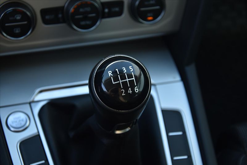 Volkswagen Passat 1.6 TDI LED NAVIGACE TAŽNÉ - fotka 22 z 28