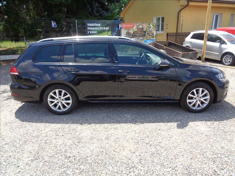 Volkswagen Golf (2018) 1,4 tsi - fotka 7 z 17