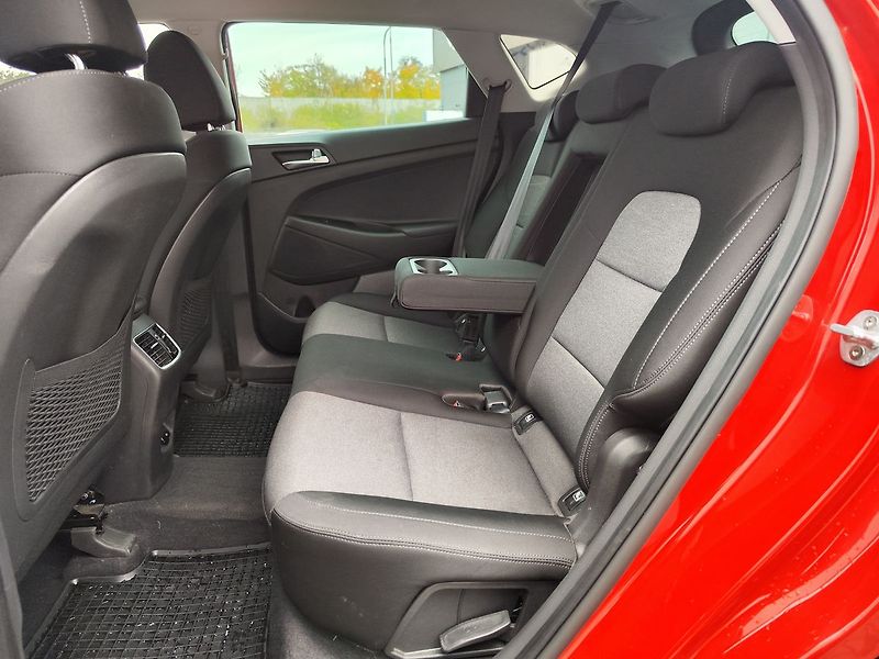 Hyundai Tucson 1.6 T-GDI/130kW Adventure - fotka 12 z 33