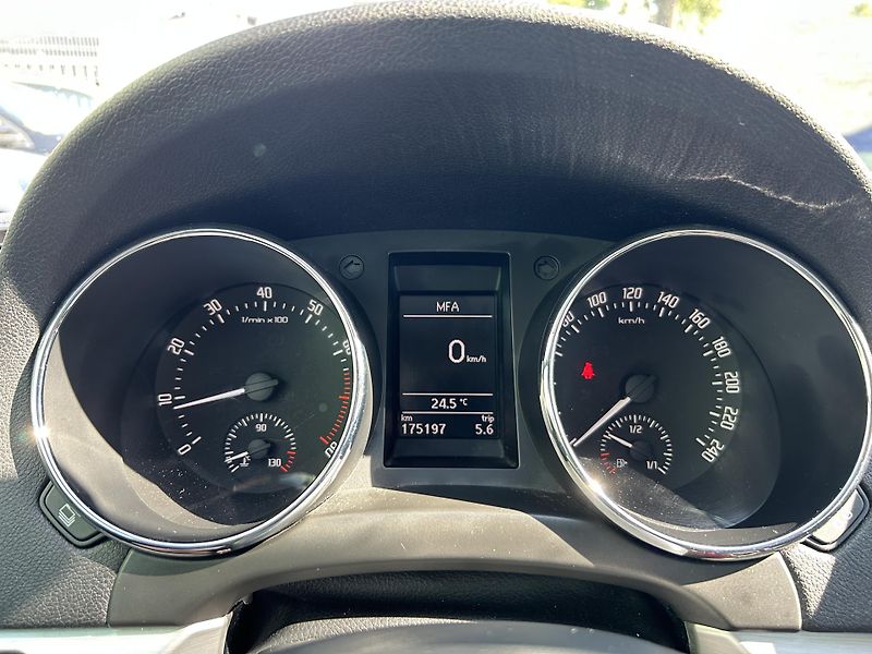 Škoda Yeti (2014) 1.2 TSi 77 KW DSG - fotka 16 z 23