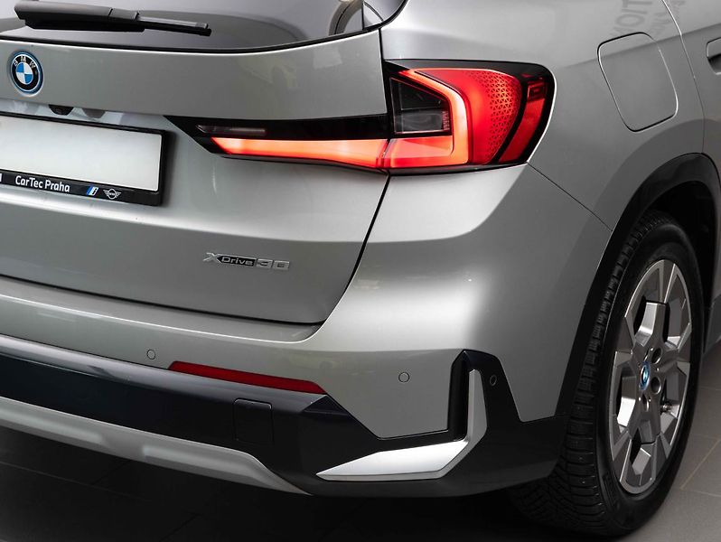 BMW iX1 xDrive30 - fotka 9 z 21