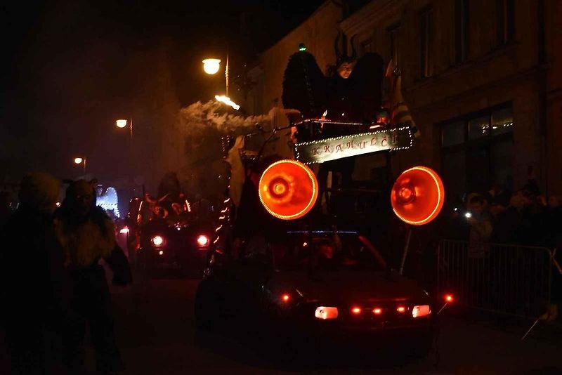 Krampusové a ďábelská vozidla