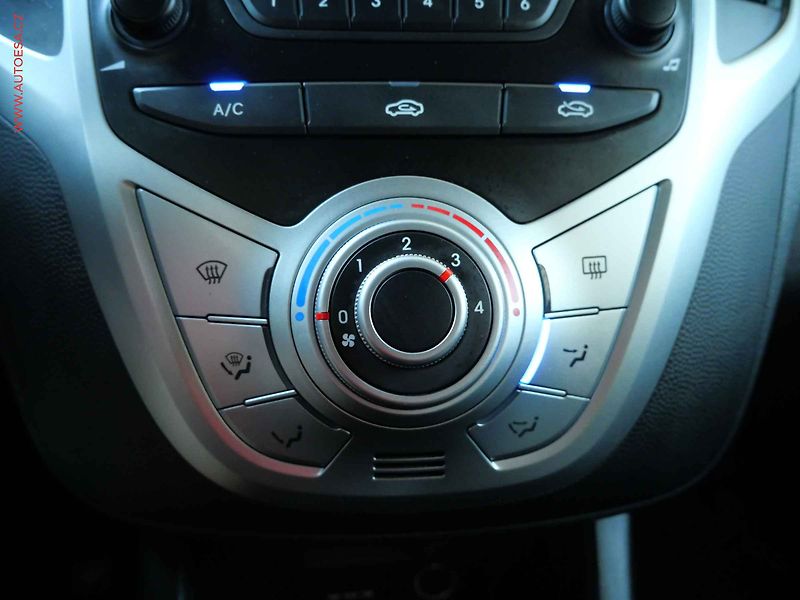 Hyundai ix20 (2012) 1.4CVVT, 2.maj,ČR, AC - fotka 18 z 20