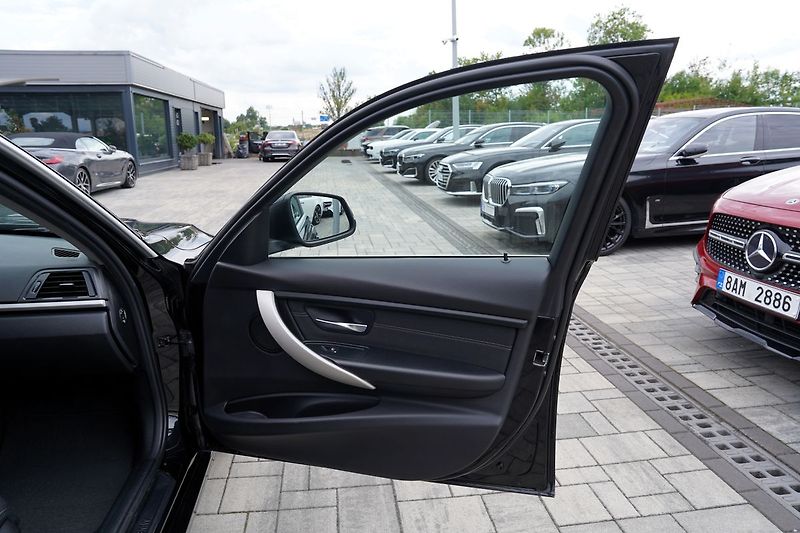 BMW Řada 3 320d automat/EfficientDynamic/ - fotka 19 z 39