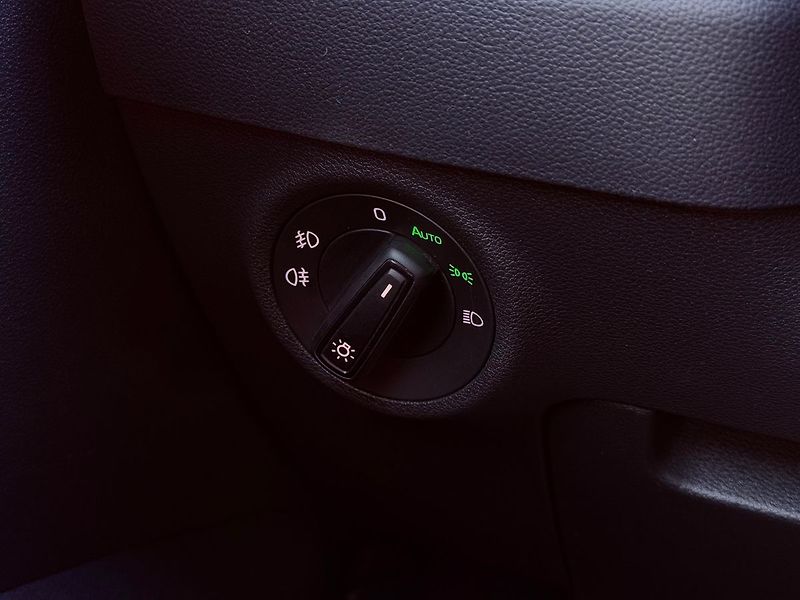 Škoda Karoq 2.0 TDi DSG Ambition, ČR, 1.M - fotka 23 z 27