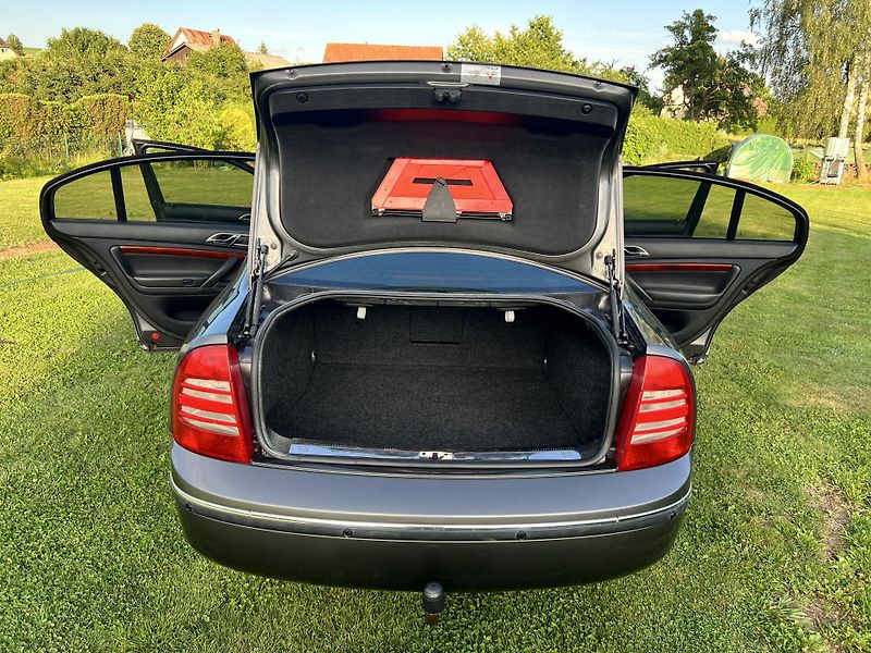 Škoda Superb 1.9TDI 96KW,KůŽE,XENONY,TZ - fotka 28 z 42