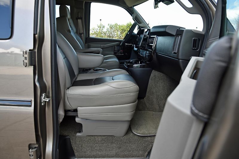 Chevrolet Express EXPLORER LIMITED SE 6.6 V8,DPH - fotka 36 z 55