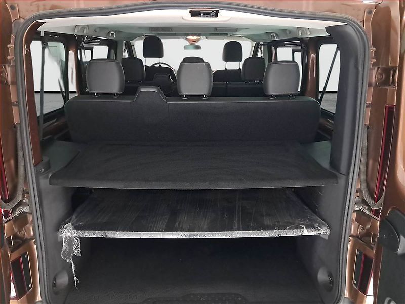 Renault Trafic (2016) 1.6 dCi, Bus, 8Míst, ČR - fotka 13 z 18