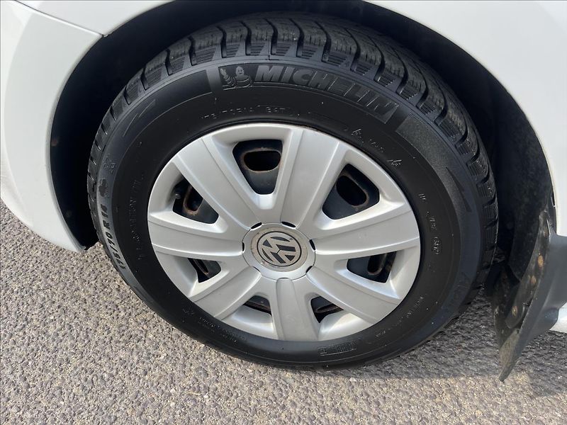 Volkswagen Polo 1.2 HTP KLIMA STK 8/2028 - fotka 30 z 30
