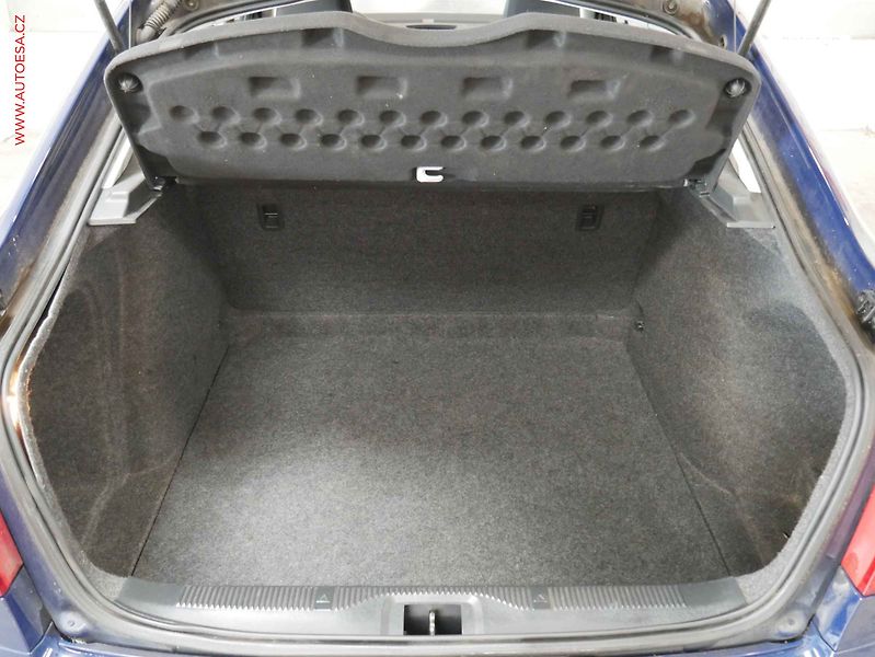 Škoda Octavia (2011) 1.6 16V, 2.maj,ČR, Klima - fotka 7 z 15