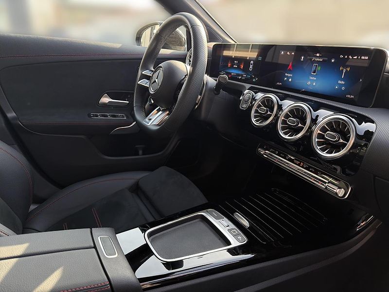 Mercedes-Benz CLA 35 AMG, 4M, HUD - fotka 12 z 16