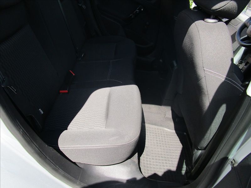 Peugeot 208 1.2i Klima, Navi - fotka 23 z 38