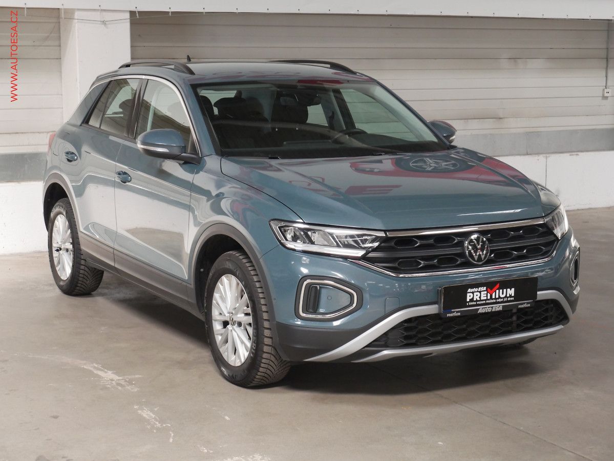 Volkswagen T-Roc 1.5TSi, 2.maj,ČR, Life, LED
