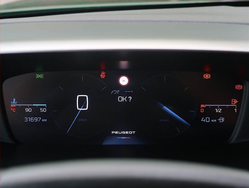 Peugeot 308 (2022) Allure 1.2 PureTech - fotka 11 z 19