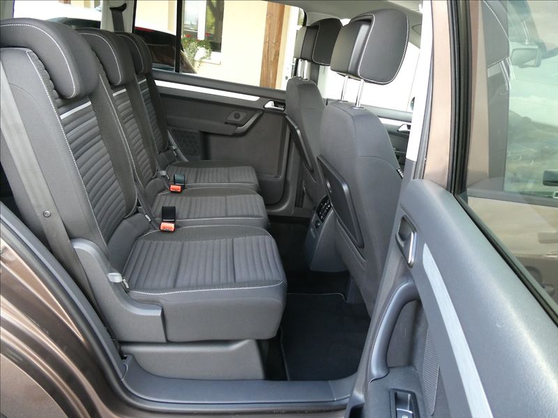 Volkswagen Touran 1,6 TDi 77kW CUP,7.míst,naviga - fotka 25 z 46