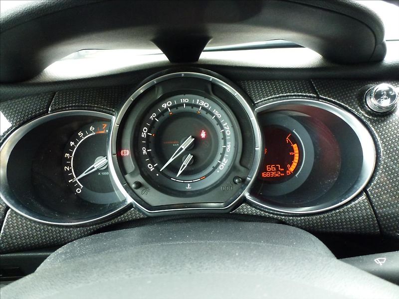 Citroën DS3 1,6 16V VTi THP SportChic - fotka 33 z 51