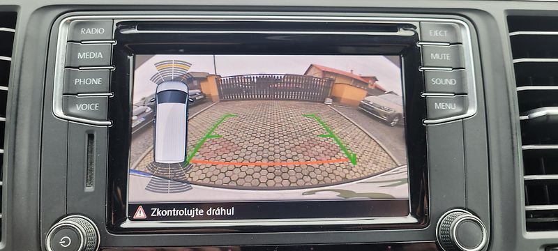 Volkswagen Multivan (2017) T6 2,0TDi 150kW DSG 4×4 7.mist - fotka 38 z 51