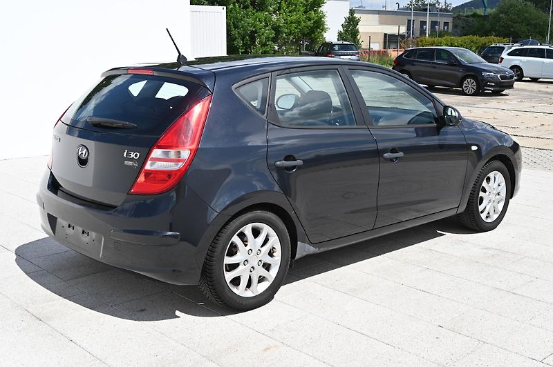 Hyundai i30 1.4 80KW Edition+  LPG 6/2010 - fotka 5 z 36