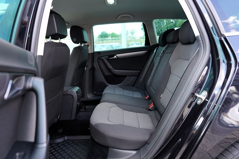 Volkswagen Passat 2.0 TDI DSG 140PS/Al.kola/xeno - fotka 30 z 37