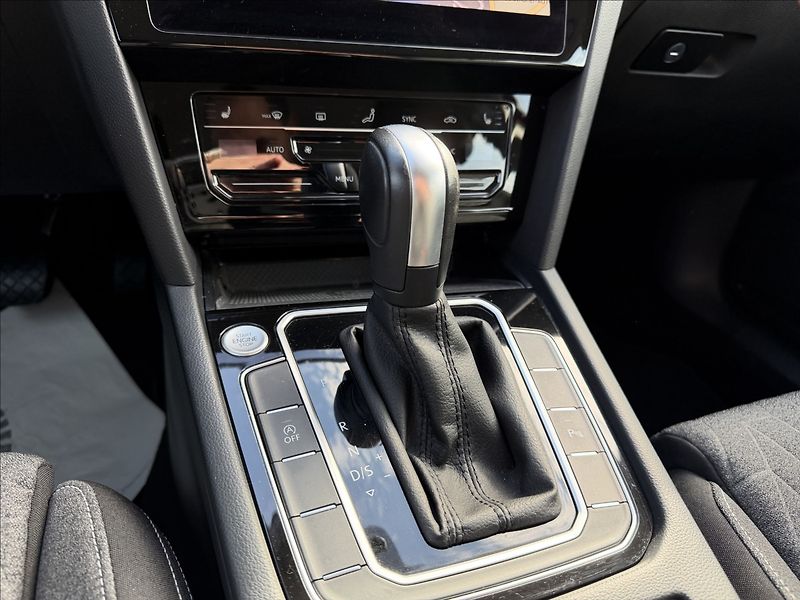 Volkswagen Passat 2.0 TDI Business/Virtual - fotka 17 z 26