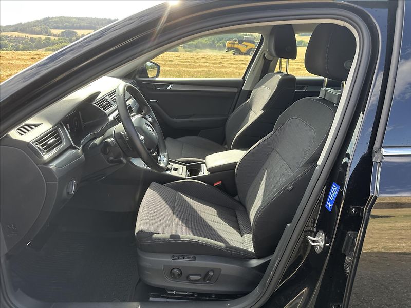 Škoda Superb 2,0 TSI 140kW DSG CZ Style DPH - fotka 10 z 28