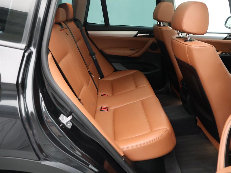 BMW X3 3,0 35d 230KW Xdrive PANORAMA - fotka 16 z 33