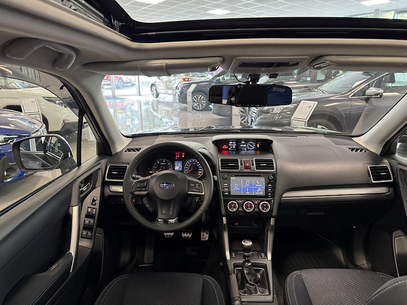 Subaru Forester 2.0D Comfort, 6MT, CZ, 1. maj. - fotka 16 z 47