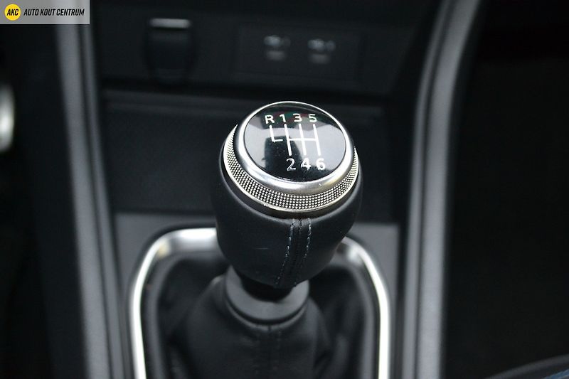 Renault Symbioz Esprit Alpine MILD HYBRID 140 - fotka 28 z 63