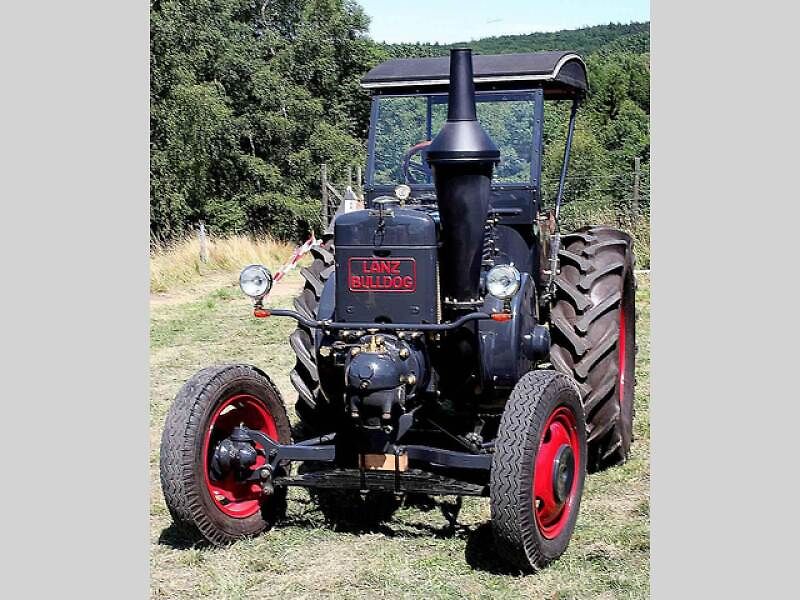 Traktor Lanz Bulldog byl fenomén své doby. Byl to levný a poměrně jednoduchý stroj, který byl mezi zemědělci a podniky velice oblíbený.