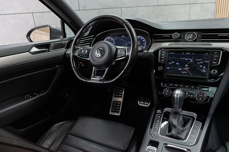 Volkswagen Passat 2.0 Bi-TDI R-LINE*N.TOPENÍ*ACC - fotka 8 z 40