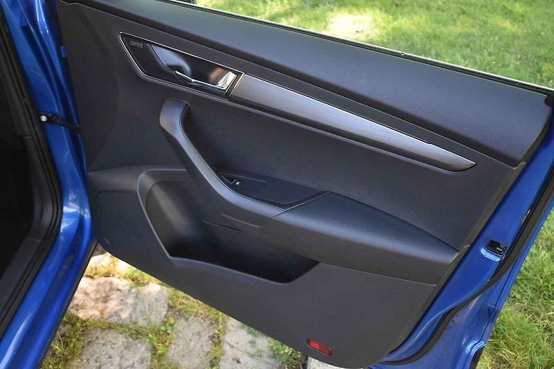 Škoda Karoq je úspěšná jako nový vůz i jako ojetina.