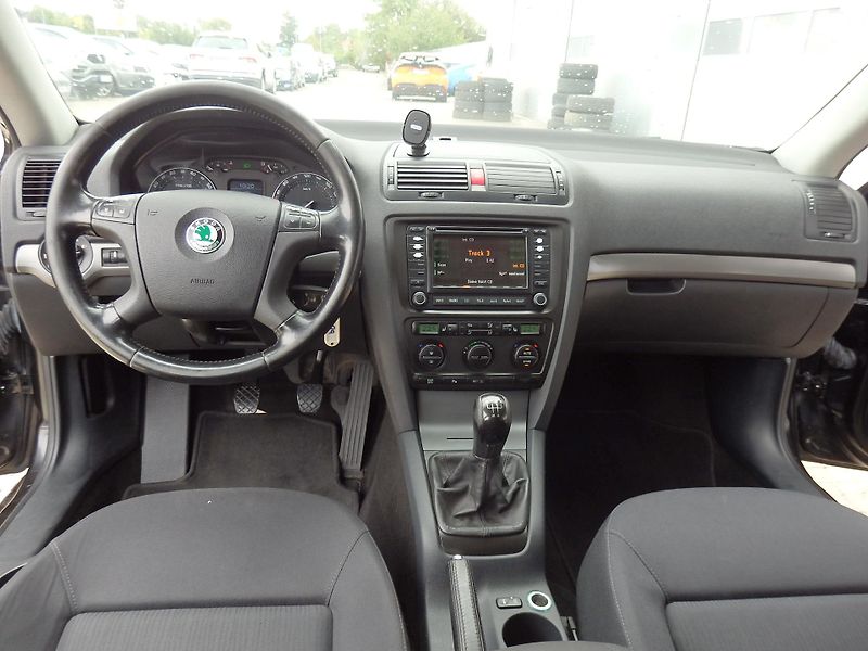 Škoda Octavia 1,6 75kW ZÁLOHOVÁNO - fotka 11 z 12